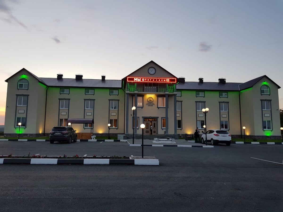 Hotel Novyi Zamok Kamyshla Esterno foto